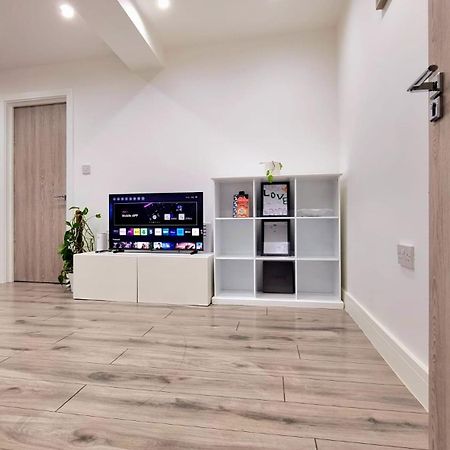 Brand New Flat Close To Turnpike Lane Tube Station Лондон Екстер'єр фото