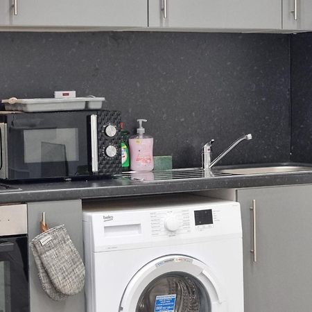 Brand New Flat Close To Turnpike Lane Tube Station Лондон Екстер'єр фото