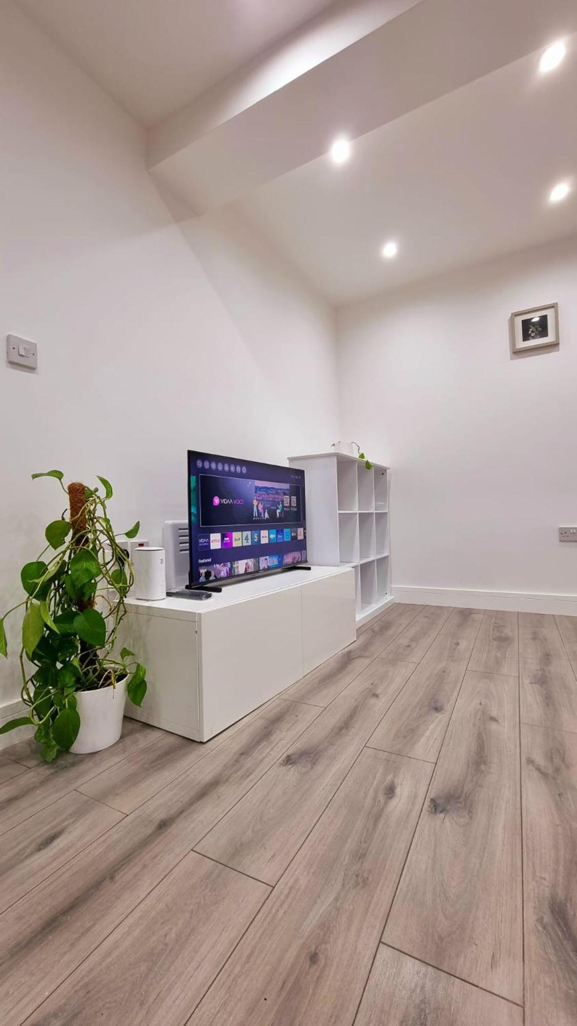 Brand New Flat Close To Turnpike Lane Tube Station Лондон Екстер'єр фото